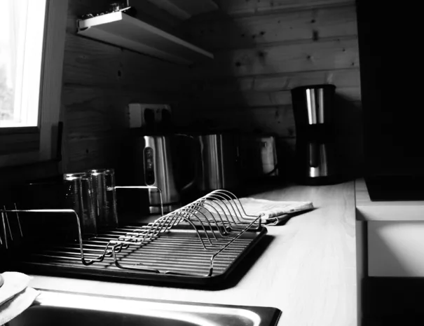 Cuisine en noir et blanc - Les 3 Chalets à Cilaos